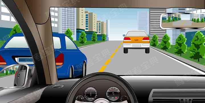 如图所示，驾驶机动车遇左侧车道有车辆正在超车时，可以迅速变道，伺机反超。