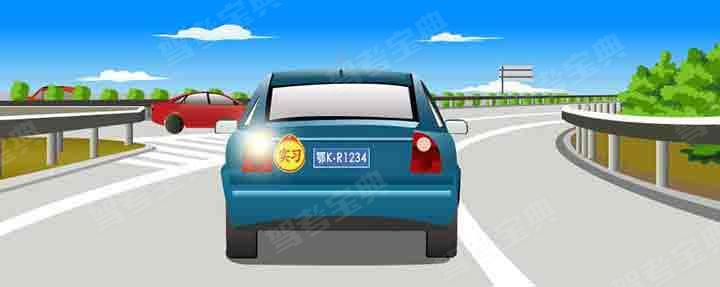 駕駛人在實習期內可以駕駛機動車獨立進入高速公路行駛。