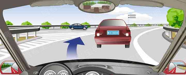 如图所示，驾驶机动车遇到这种情况可迅速从前车左侧超越。